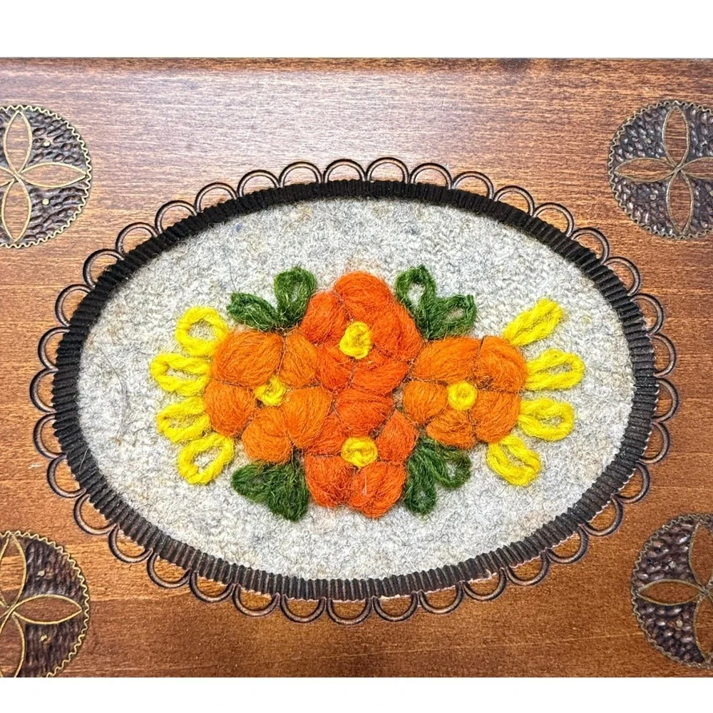 Vintage Wooden Jewelry Box Womens Embroidered‎ Floral Lid Trinket Keepsake 70s
